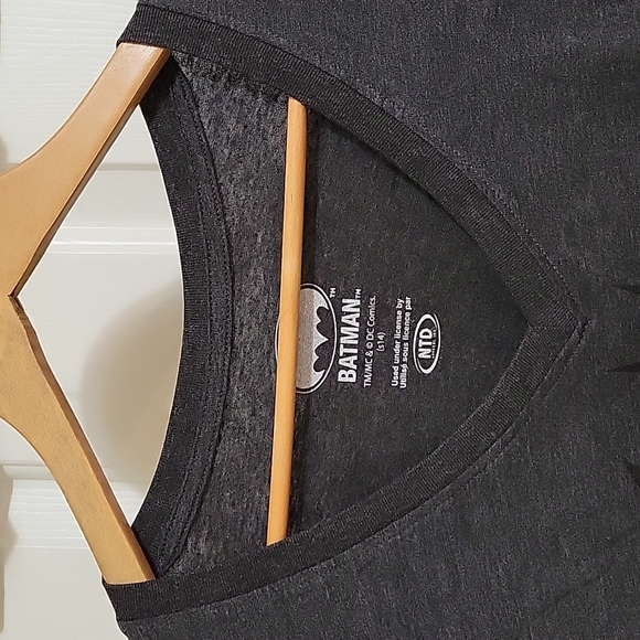 BATMAN V-neck Tee - Picture 3 of 4